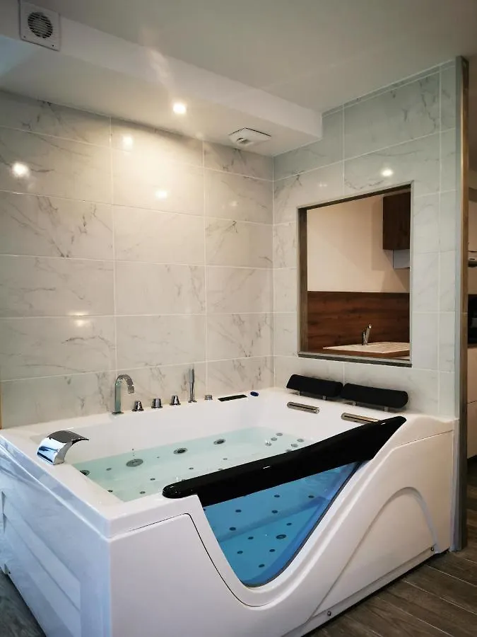 Le Temps D'Une Pause, Jacuzzi Et Table De Massage Saint-Maurice-l'Exil