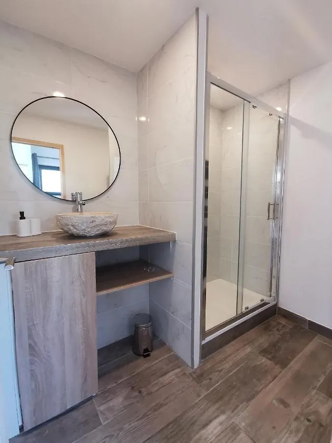 Apartment Le Temps D'Une Pause, Jacuzzi Et Table De Massage Saint-Maurice-l'Exil