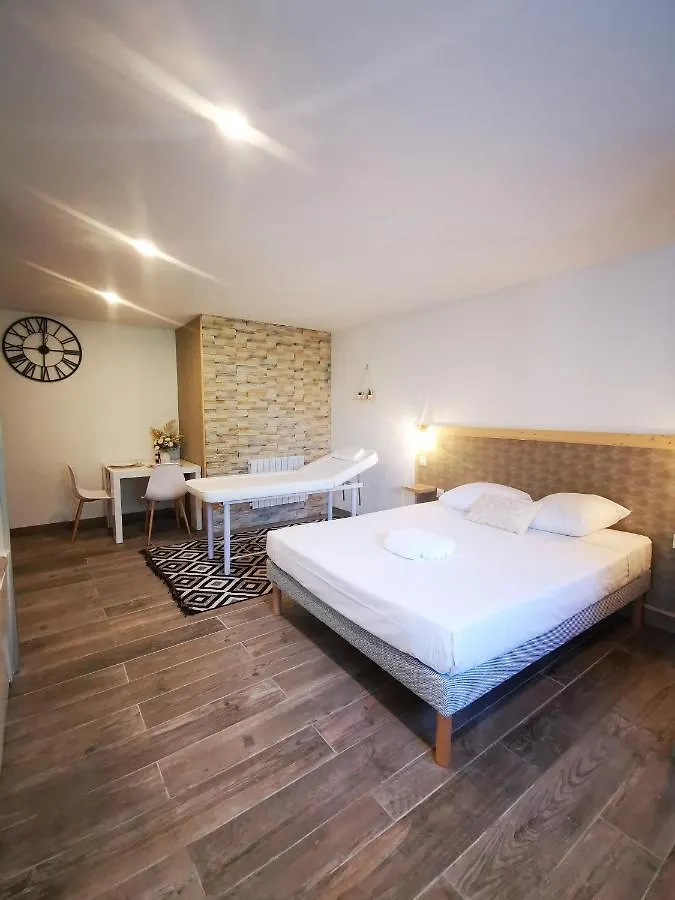 Le Temps D'Une Pause, Jacuzzi Et Table De Massage Saint-Maurice-l'Exil 0*,