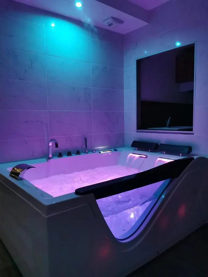 Le Temps D'Une Pause, Jacuzzi Et Table De Massage Saint-Maurice-l'Exil France